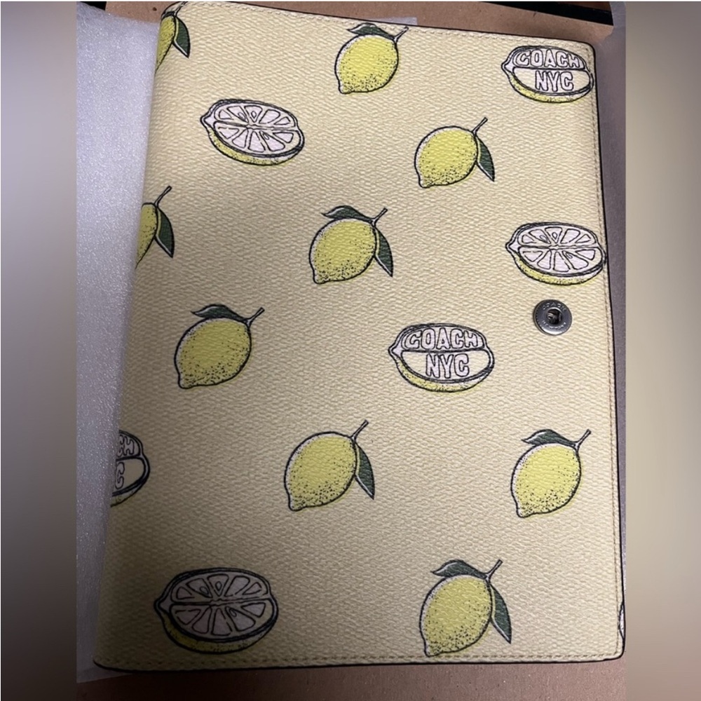 🍋Coach Notebook With Lemon Print (CAO42)